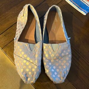 Gray Toms with Rose Gold dots size 9.5 barely worn no stains